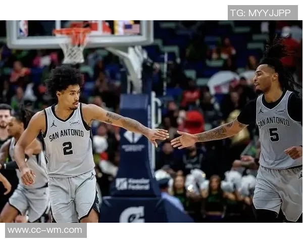 卡斯尔谈三后卫阵容福克斯哈珀球商高助球队发展 卡斯尔谈三后卫阵容福克斯哈珀球商高助球队发展