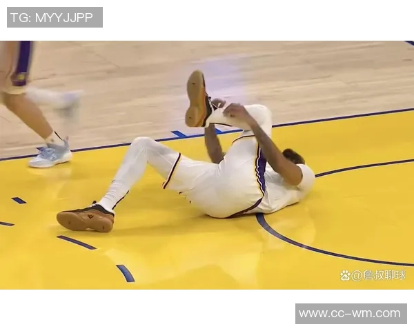 浓眉首节疑似崴脚退场4分4篮板1抢断望无大碍 浓眉首节疑似崴脚退场4分4篮板1抢断望无大碍